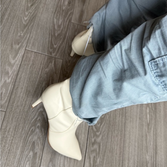 Nine West|White faux leather pointy calf boots w skinny heel,NWT,Size 10••Trendy - Picture 8 of 14